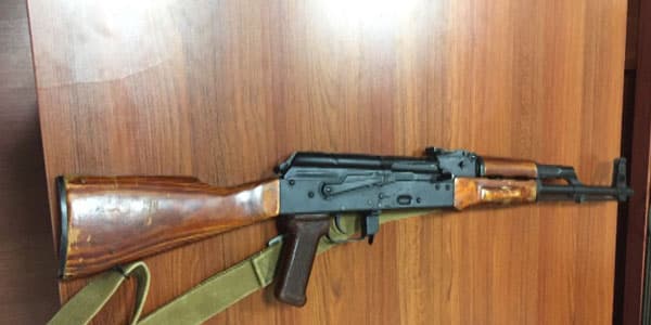 Bakı Vağzalında üzərində “Kalaşnikov” avtomatı olan şəxs saxlanıldı (FOTOLAR)