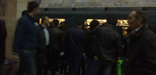 Bakı metrosunda sərnişin hər kəsi qorxutdu, işə polis qarışdı