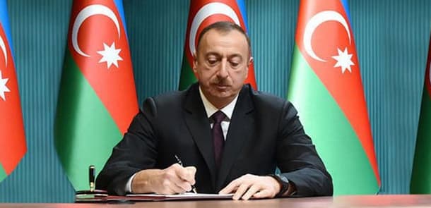 Prezident həkimlərin maaşını artırdı