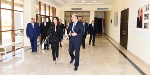 Mehriban Əliyeva yeni mərkəzin açılışında (FOTOLAR)