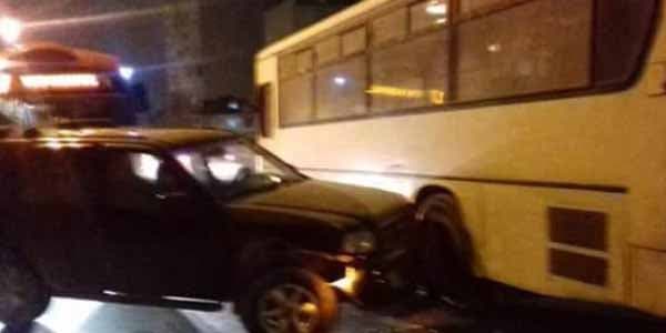 Bakıda avtobus qəza törətdi, yolda tıxac yarandı (FOTO)