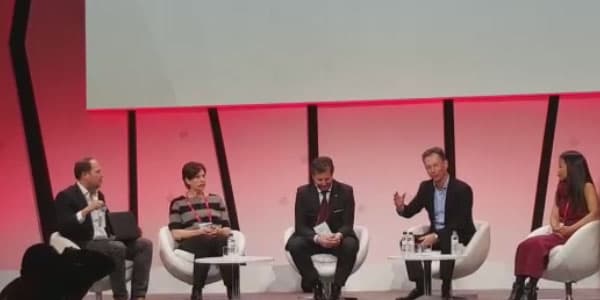 "Bakcell"in baş direktoru Barselonada panel müzakirələrinə qatılıb (R)