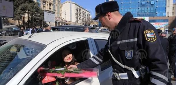 Bu gün qadın sürücülərə qarşı reyd olacaq: cərimə əvəzinə hədiyyə (FOTO)