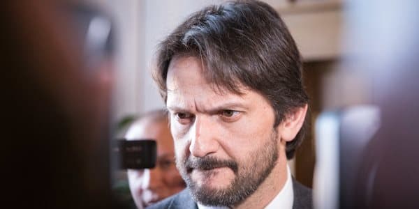 Nazir jurnalistin qətlinə görə istefa verdi (FOTOLAR)