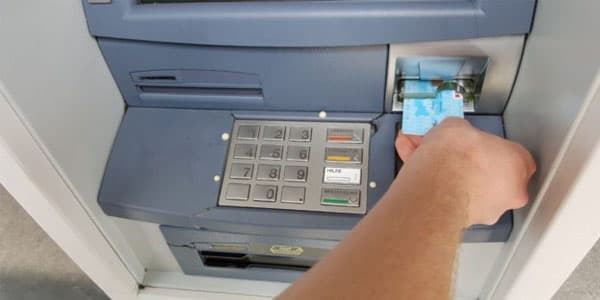 Bu şəxslərin maaşları 100 manat artırıldı (SİYAHI)