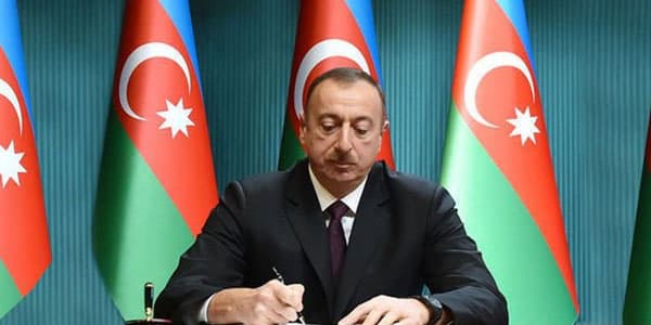 Prezident Əli bəy Hüseynzadənin qızını təltif etdi