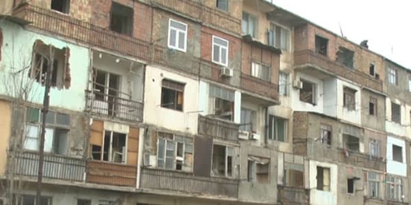 Hər an uçmaq təhlükəsi ilə üz üzə olan yataqxana söküləcək (VİDEO)