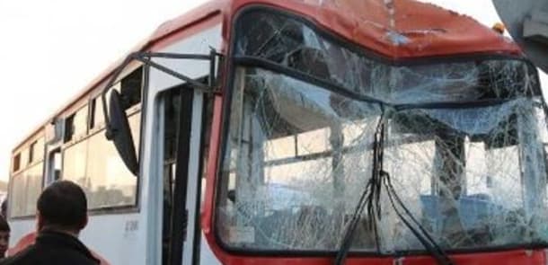 Bakıda sərnişin avtobusu qəzaya düşüb: yaralananlar var