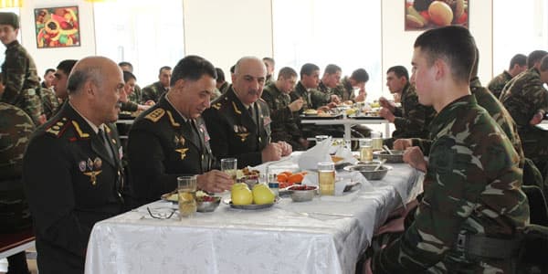 Ramil Usubov Novruz bayramı münasibətilə əsgərləri təbrik edib (FOTO)