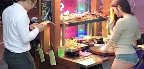 Müflis olmaq üzrə olan restoran sahibi onu işə götürməklə zəngin oldu (FOTOLAR)