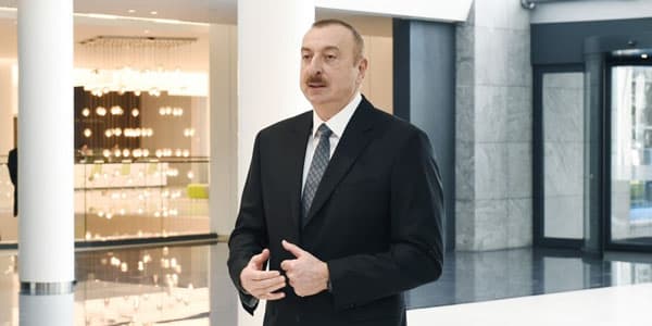 İlham Əliyev: "Bu il altı şəhərdə yeni xəstəxana tikiləcək"
