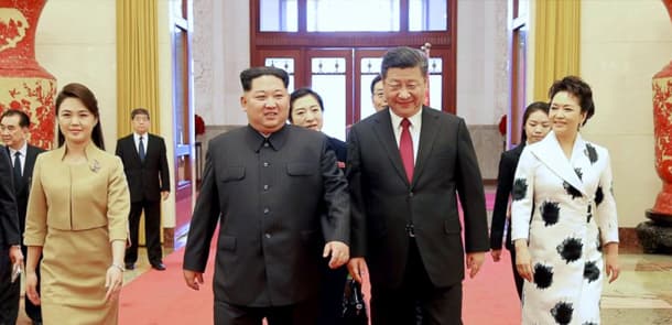 Şimali Koreyanın mediadan gizlənən "first lady"si Çin səfərində üzə çıxdı (FOTOLAR)