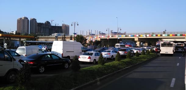 Bakının bir sıra yollarında tıxac yaranıb
