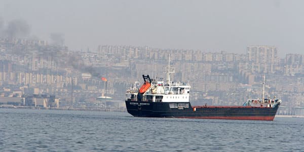 Təhlükəli qasırğa: Xəzərdə gəmi səfərləri dayandırıldı 