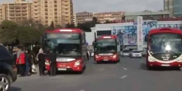 Dayanacaq marşrut xətti üzərinə yox, avtobus keçməyən əraziyə qoyulub  (VİDEO)