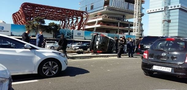Paytaxtda “Toyota Prado” aşdı