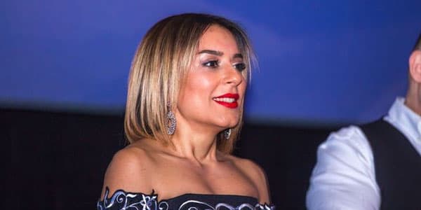 Əməkdar artist atasının yas günü xınada oxudu (VİDEO)