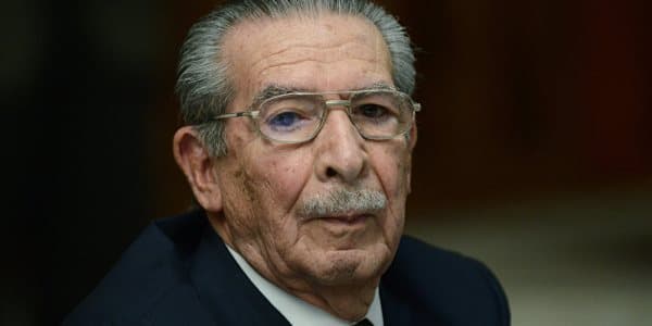80 il həbs cəzası alan diktator öldü