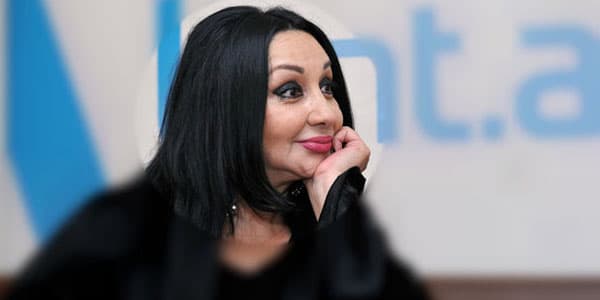 Əməkdar artistin əri ilə bağlı şok yazışmaları üzə çıxdı: "Məni Novxanı yoluna aparıb..." (FOTOLAR)