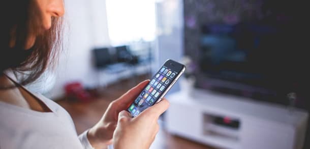 Ər-arvadın bir-birinin telefonuna baxması qadağan olundu