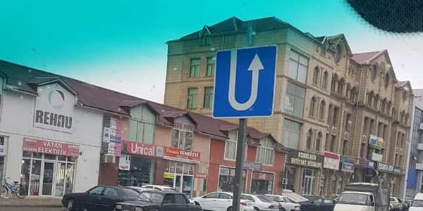 Bakıda qəribə yol nişanı (FOTO)