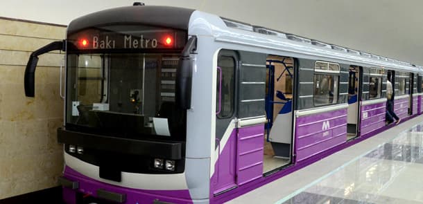 Bakı metrosunda sərnişinlərə qənim kəsilən şəxs tutuldu