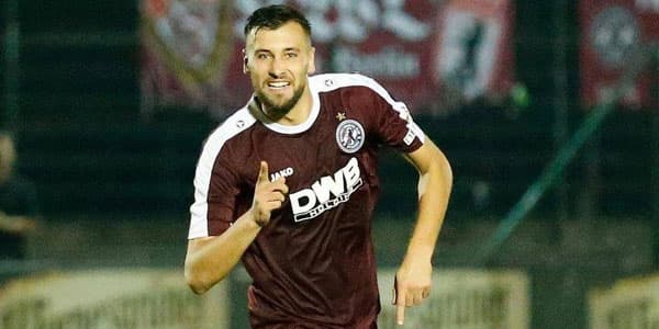 Azərbaycanlı futbolçu Almaniya klubunda (FOTO)