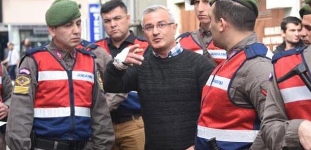 Türk polisini öldürməkdə ittiham olunan azərbaycanlı ömürlük həbs cəzası ala bilər