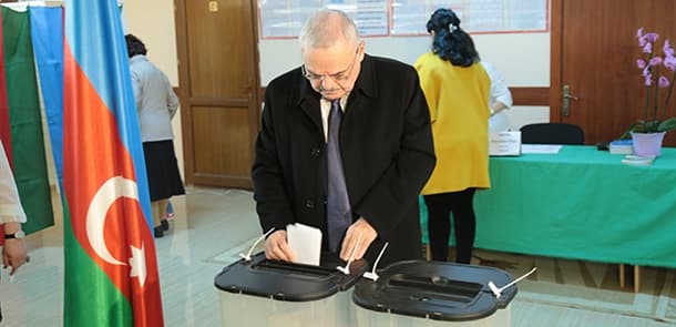 Artur Rasizadə belə səs verdi (FOTO)