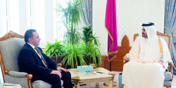 Səfirimiz etimadnaməsini Qətər əmirinin müavininə təqdim edib