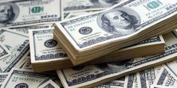 Bakının dollar bazarında canlanma: kimlər və nədən yaradıb?