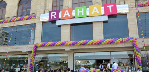 “Rahat” marketlər şəbəkəsi: "Qaçan şəxs qaranlıqda yıxılıb, onu mühafizəçilər döyməyib" (VİDEO)