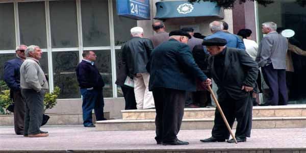 İşləyən pensiyaçılarla bağlı qanuna dəyişiklik təklif edilir