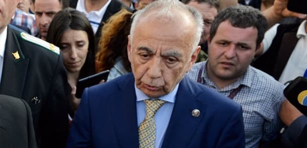 Hacıbala Abutalıbovun istefa xəbərinə reaksiya: "Elə şey olar?"