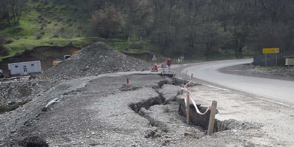 Yeni istifadəyə verilən 3 yol dağıldı