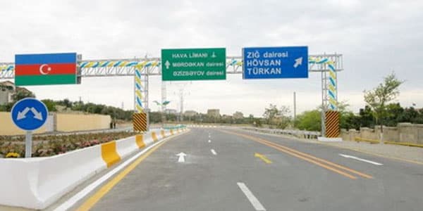 DİQQƏT! Aeroport yolunun hərəkət hissəsi daraldıldı (VİDEO)