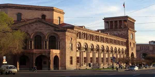 Ermənistan hökuməti istefaya getdi