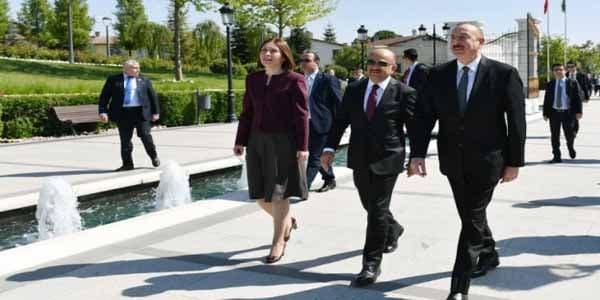 Prezident Ankaradakı Heydər Əliyev Parkında (FOTOLAR)