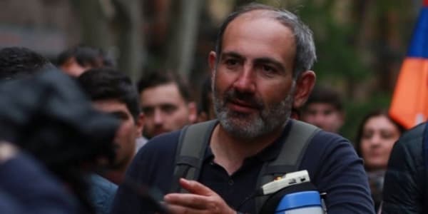 Paşinyan Qarabağ separatçılarının lideri ilə görüşdü
