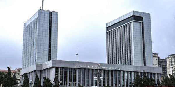Vəzifəyə təyin olunan deputatların yerlərinə namizədlər irəli sürüldü