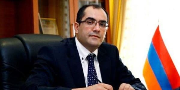 Ermənistanda daha bir nazir istefa verdi