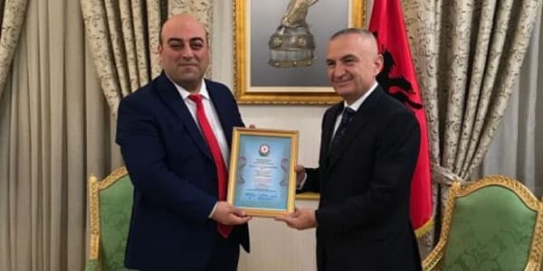 Albaniya prezidentinə “Azərbaycanın dostu” qızıl ordeni təqdim edildi (FOTOLAR)