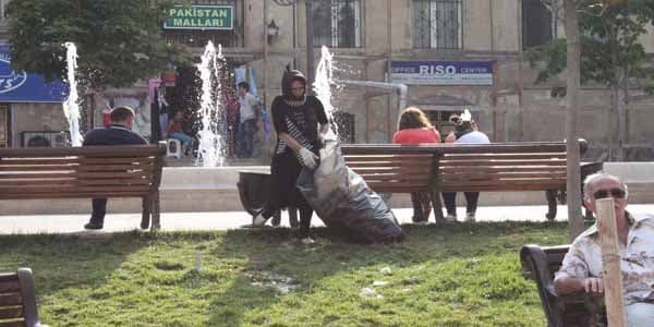 Bakıda ətrafı zibilləyən şəxslər 500 manat cərimələndi