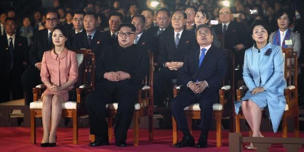 Şimali Koreyanın "first lady"si ilk dəfə media qarşısında (FOTOLAR)