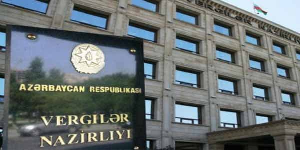 Nazirliyin əməkdaşı müdirin qəbuluna girə bilmədiyi üçün özünü bıçaqladı
