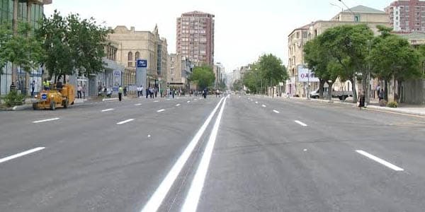 Bakının Həsən Əliyev küçəsində yol çökdü