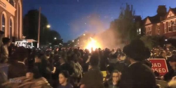 Londonda yəhudi bayramında güclü partlayış: 30 yaralı (FOTOLAR)