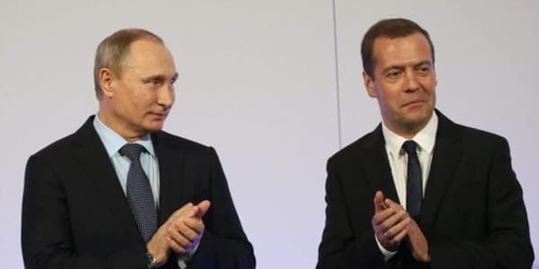 Putin Medvedevin namizədliyini irəli sürdü