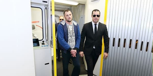 Azərbaycanda bankdan 1,5 milyon manat oğurlayan Moldova vətəndaşı məhkəmə önündə