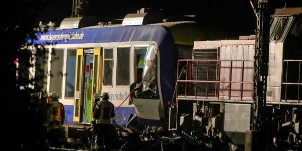 Almaniyada 2 qatar toqquşdu: 2 ölü, 14 yaralı